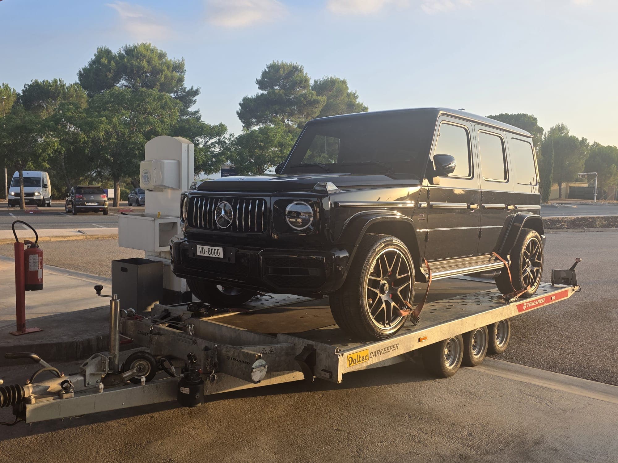Mercedes-AMG G63 transporté sur plateau par Daly Transport